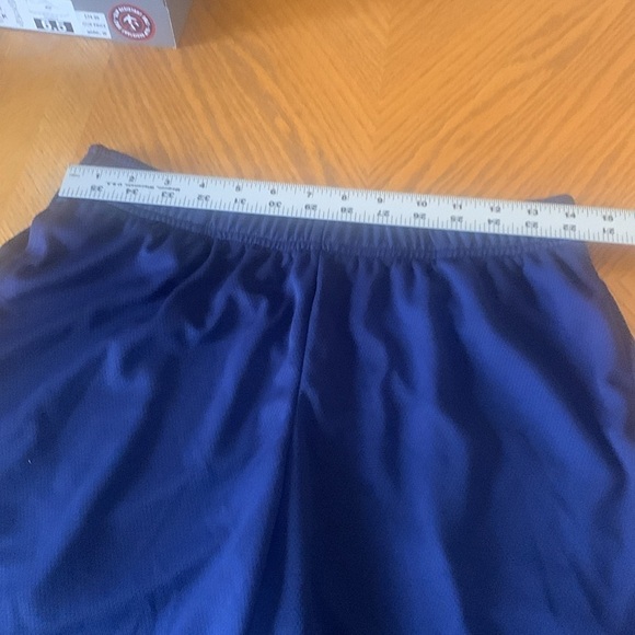 Old Navy active shorts - Picture 4 of 5